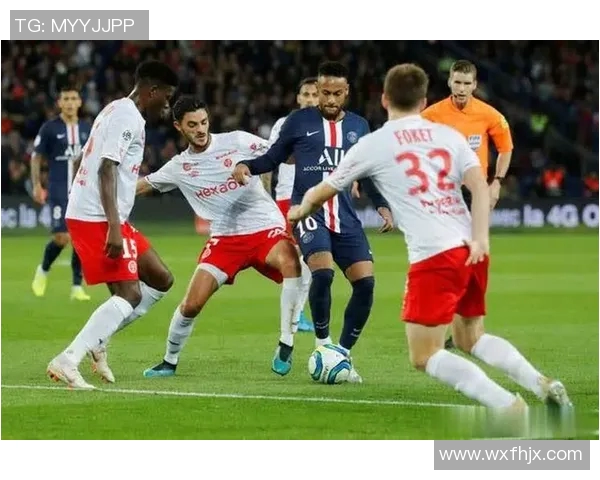 兰斯与史特拉斯堡比赛结果揭晓双方表现分析与精彩瞬间回顾